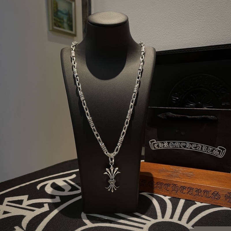 Ch**me He**ts necklaces